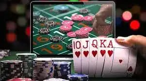 Studio French Roulette sob77 dengan croupier, roda fisik, dan meja taruhan dari sudut pandang multi-kamera
